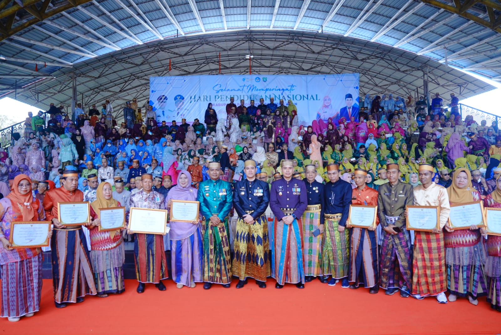 Nuansa Adat Warnai Hardiknas 2026 di Pangkep