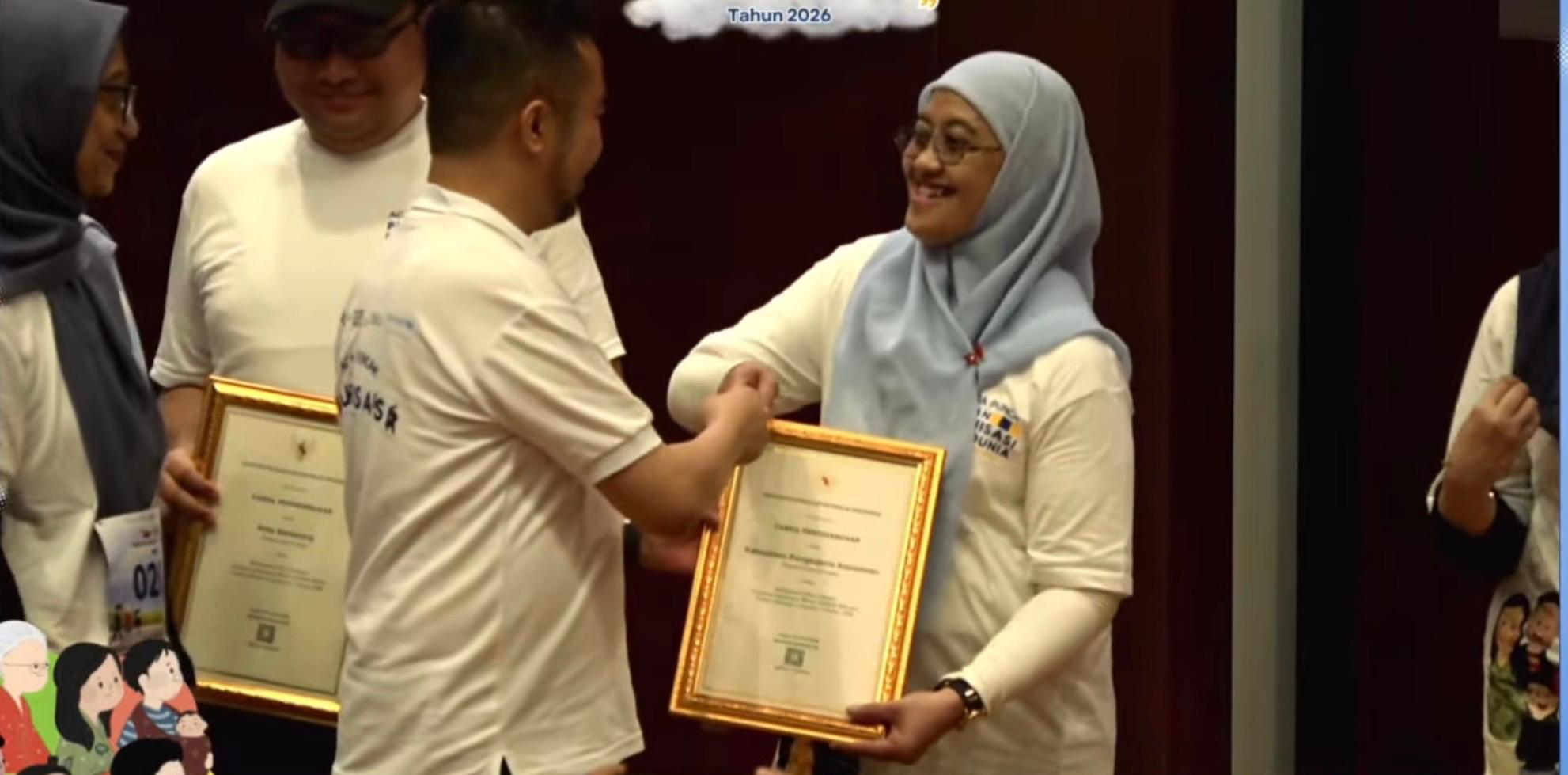 Capaian Imunisasi Rutin Terbaik , Dinkes Pangkep Raih Penghargaan Kemenkes RI