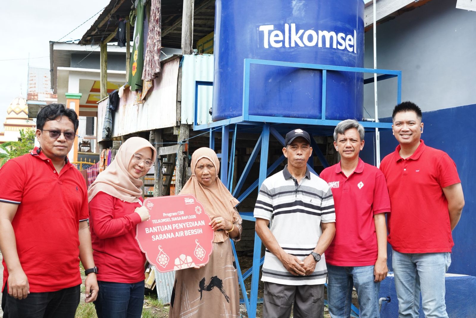 Dukung Kualitas Hidup Masyarakat, Telkomsel Hadirkan CSR Fasilitas Sanitasi di Dusun Parasengan Beru - Maros