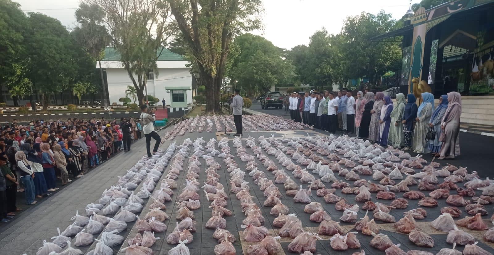 IMG-20260528-WA0017 Kodam XIV/Hasanuddin Bagikan Ribuan Paket Daging Kurban ke Masyarakat