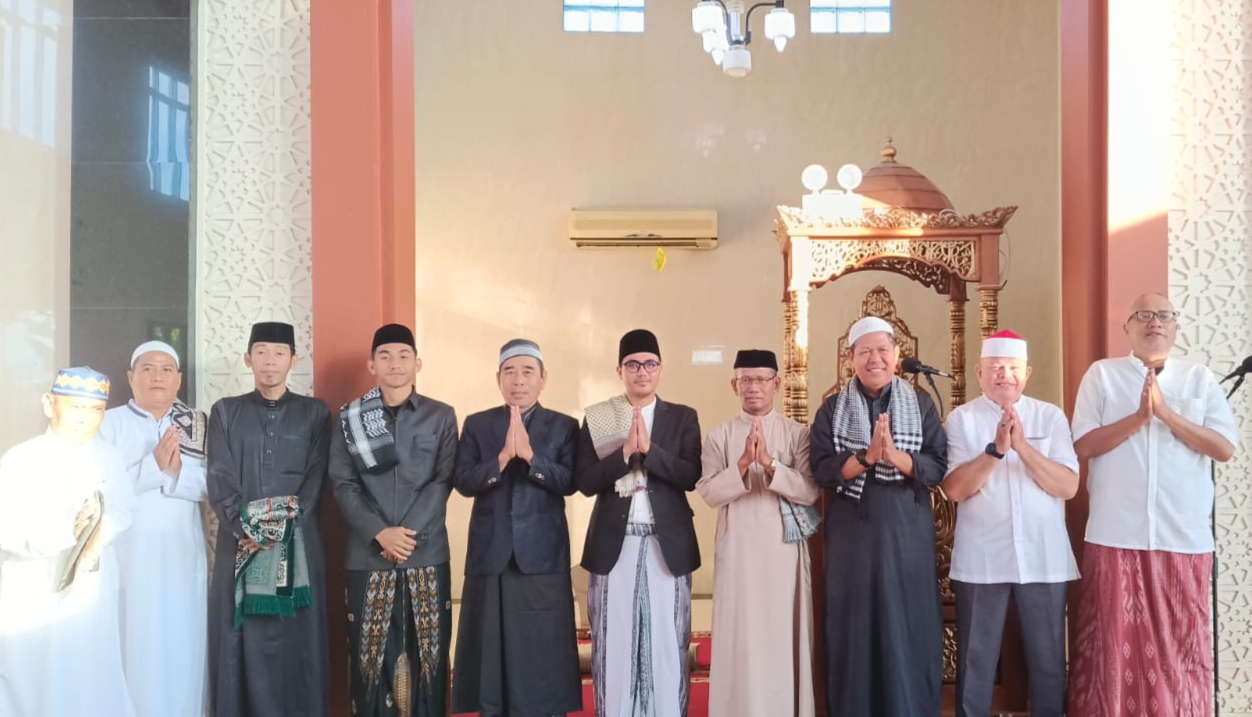 Masjid Ulil Amri Perumahan Graha Praja Indah Antang Gelar Salat Idul Adha dan Berbagi Kurban Masjid Ulil Amri Perumahan Graha Praja Indah Antang Gelar Salat Idul Adha dan Berbagi Kurban