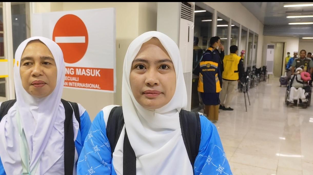 IMG-20260602-WA0022 Pelayanan Haji 2026 Tuai Apresiasi, Jemaah Kloter 01 UPG Asal Soppeng Sebut Petugas Ramah dan Pelayanan Lancar