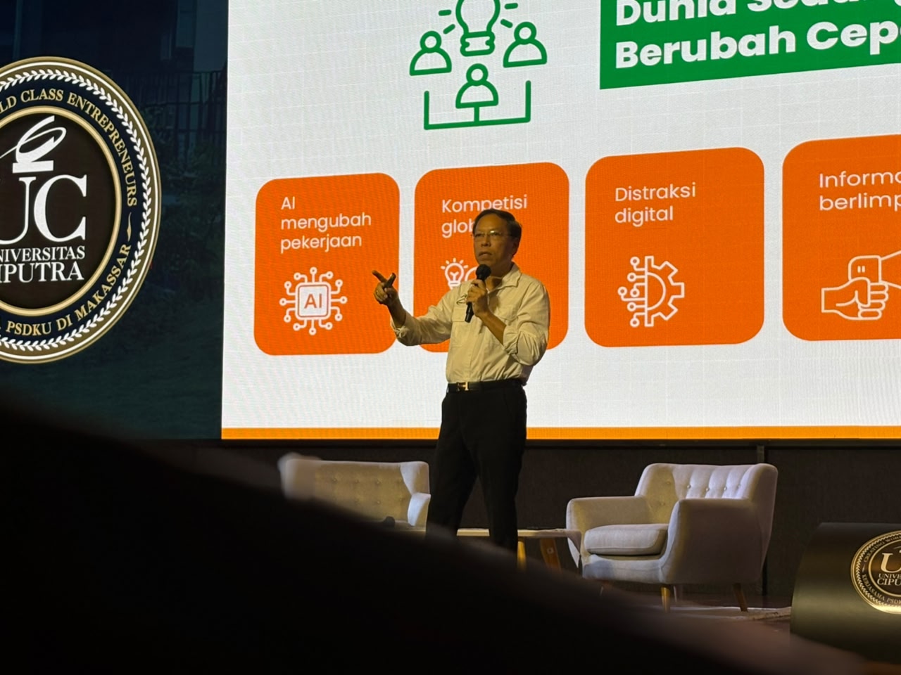 Komisaris Utama BPR Hasamitra Bawakan Kuliah Umum, Sebut Integritas sebagai Modal Utama Generasi Muda