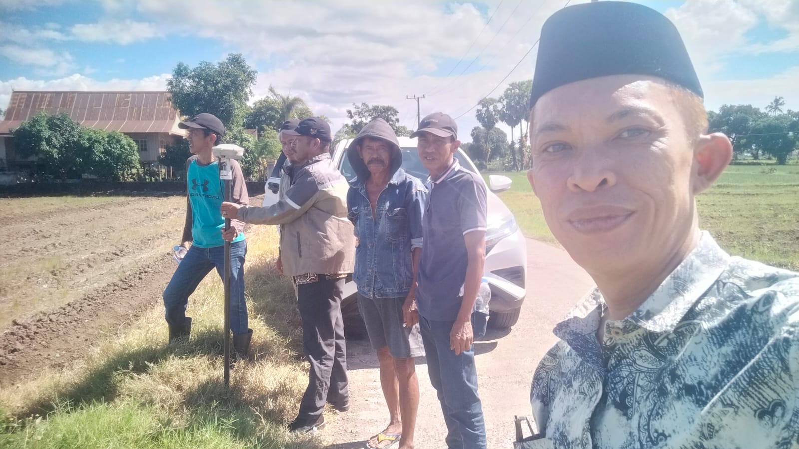 Dukung Program PTSL, Lurah dan Seklur Pappa Dampingi Tim BPN Ukur Lahan Warga