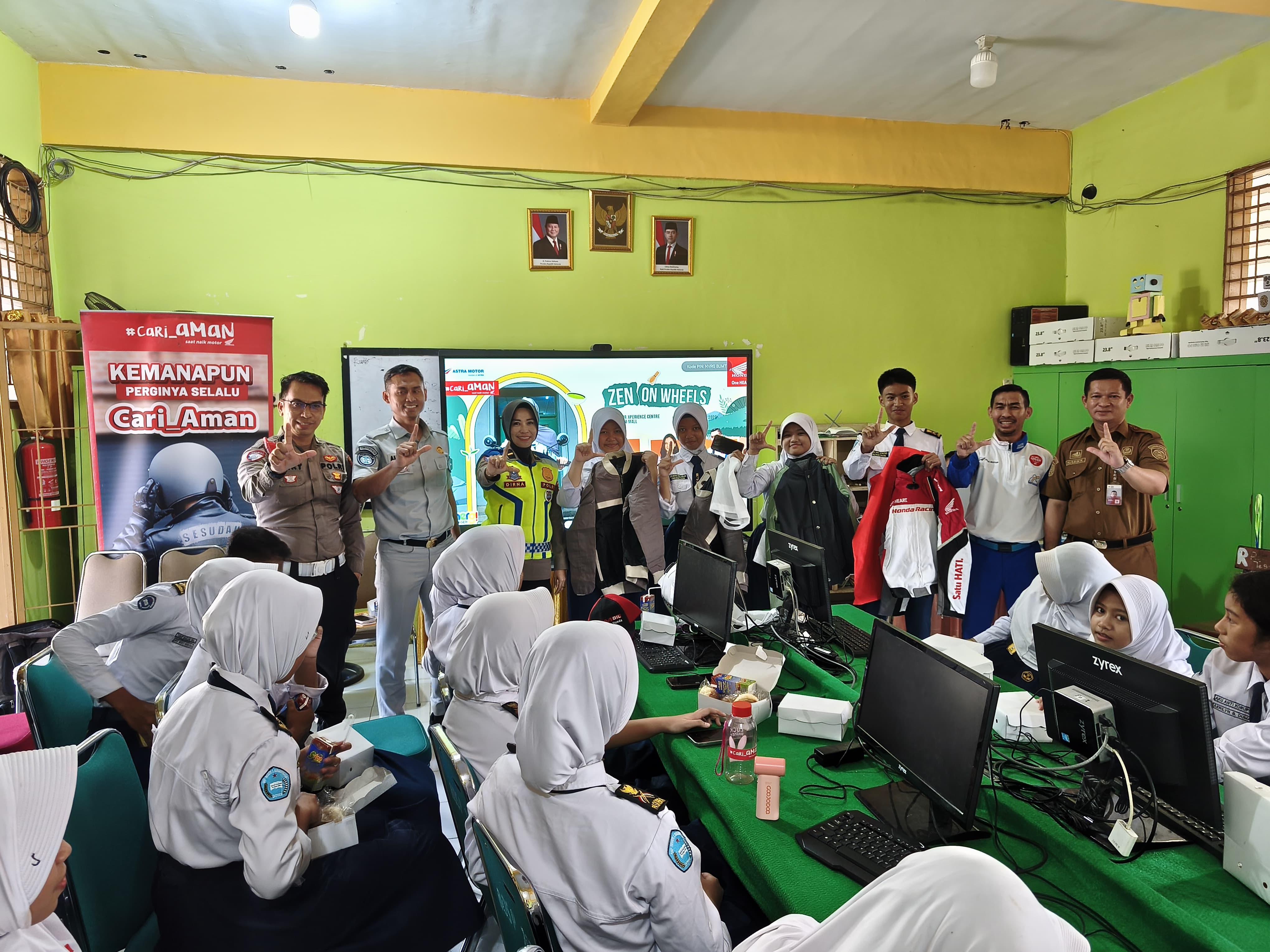 Asmo Sulsel Bersama Polres Gowa dan Jasa Raharja Edukasi Safety Riding bagi Puluhan Siswa SMPN 1 Gowa
