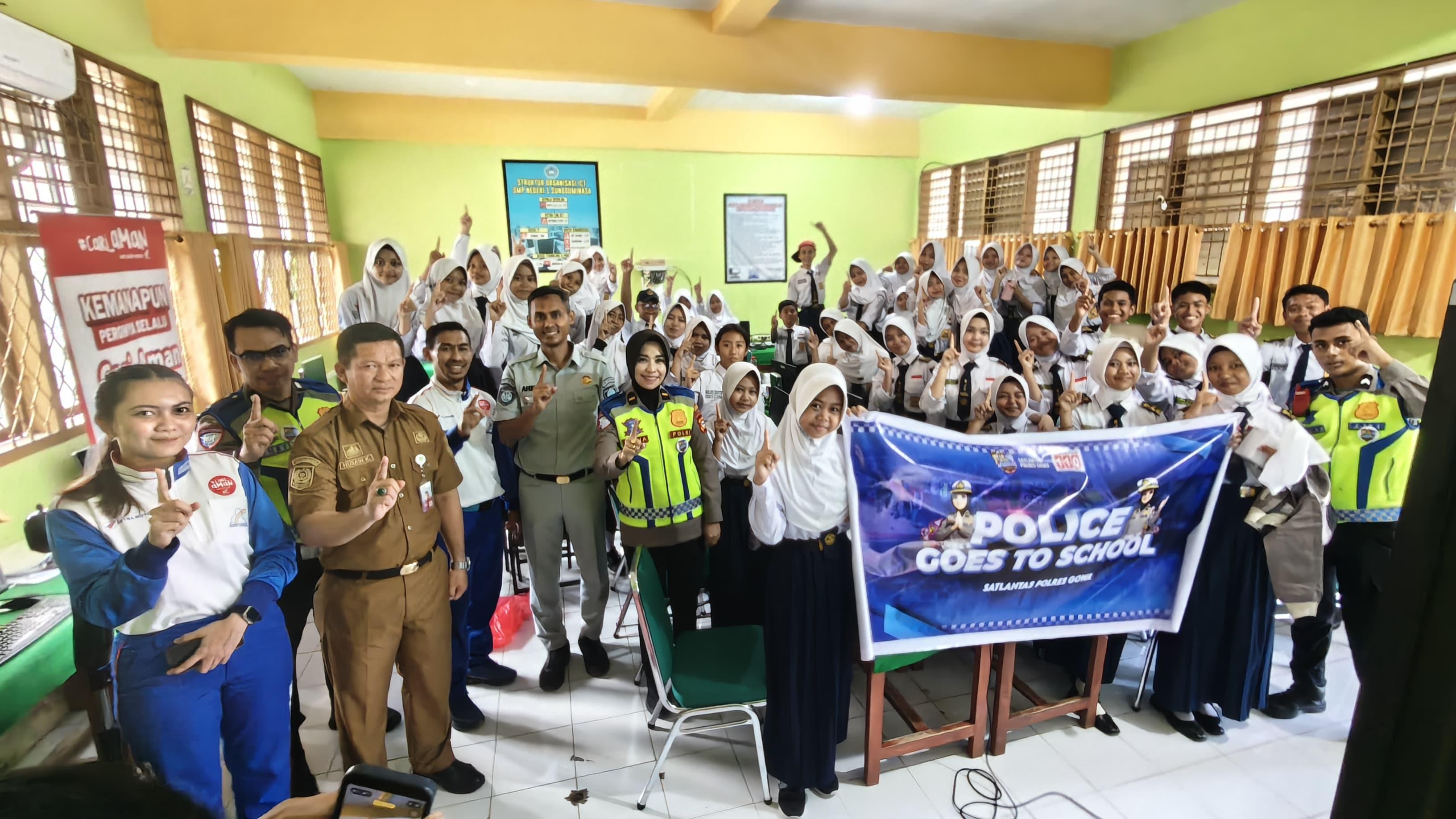 Asmo Sulsel Bersama Polres Gowa dan Jasa Raharja Edukasi Safety Riding bagi Puluhan Siswa SMPN 1 Gowa Asmo Sulsel Bersama Polres Gowa dan Jasa Raharja Edukasi Safety Riding bagi Puluhan Siswa SMPN 1 Gowa