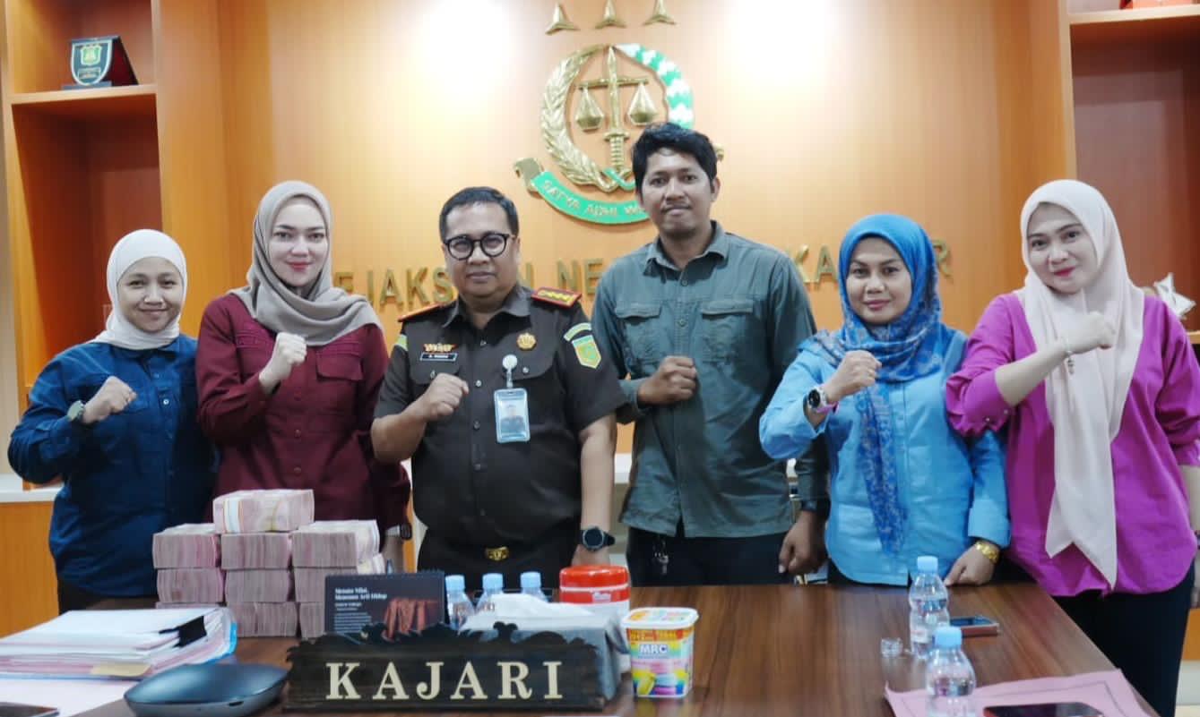 Terpidana Kosmetik Ilegal Mira Hayati Bayar Denda Rp1 Miliar ke Kejaksaan