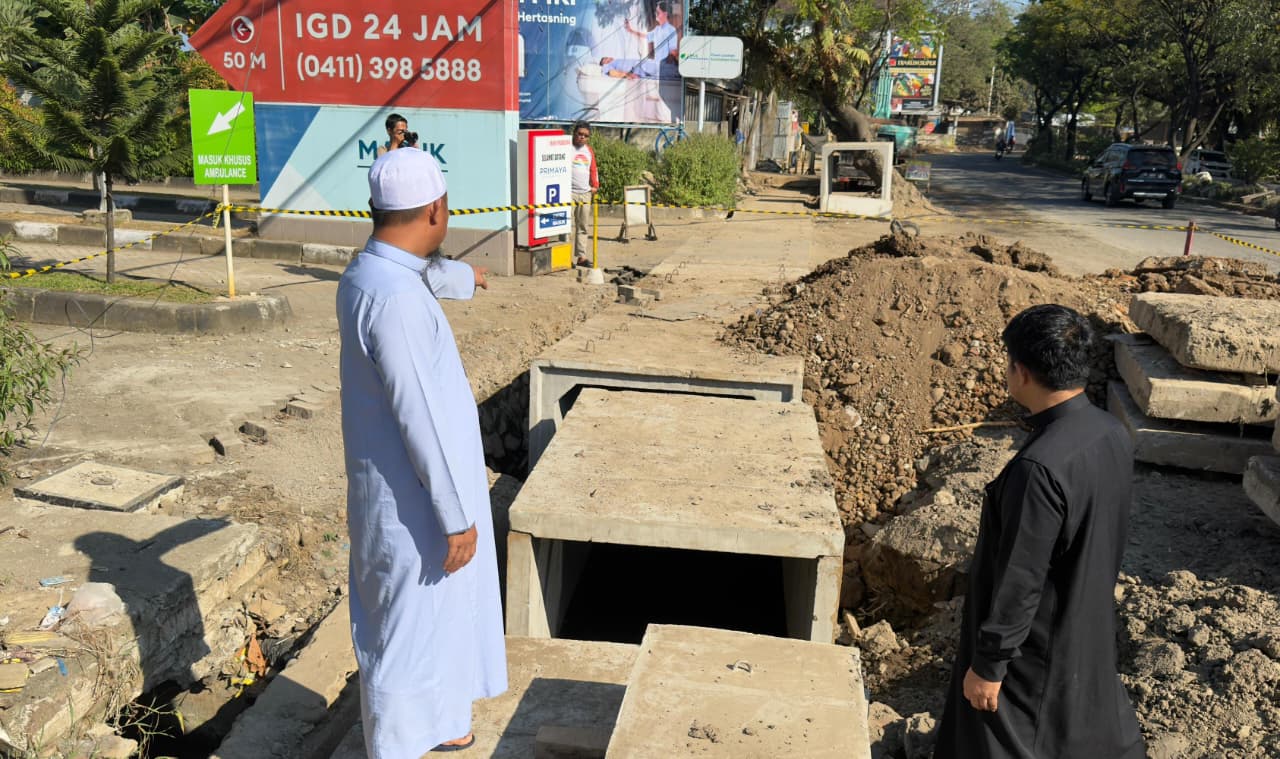 Gubernur Sulsel Cek Langsung Progres Pekerjaan Jalan Hertasning-Aroepala dan Poros Pattallassang