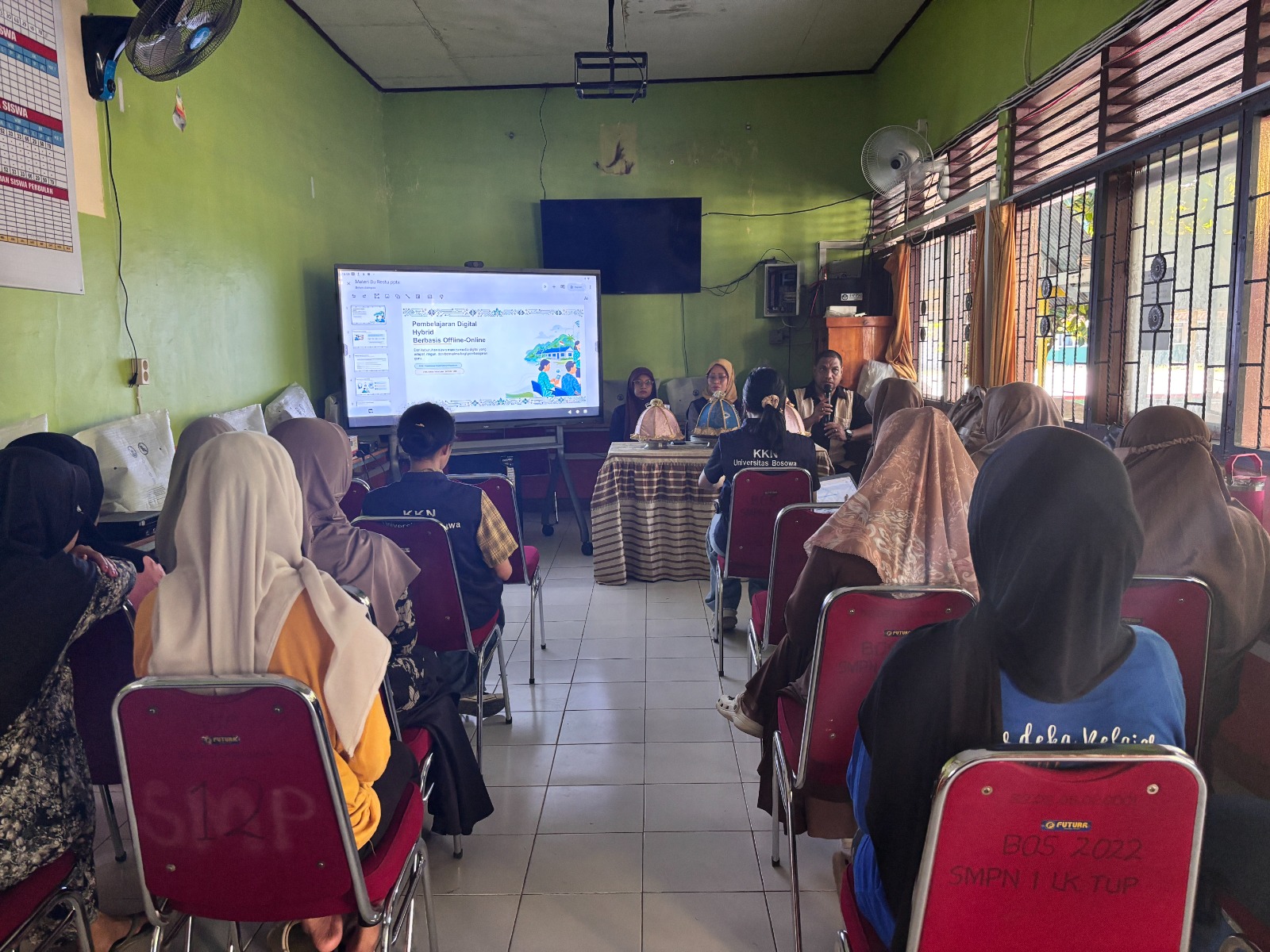 Unibos Perkuat Pembelajaran Digital dan Energi Mandiri di Pulau Balang Lompo