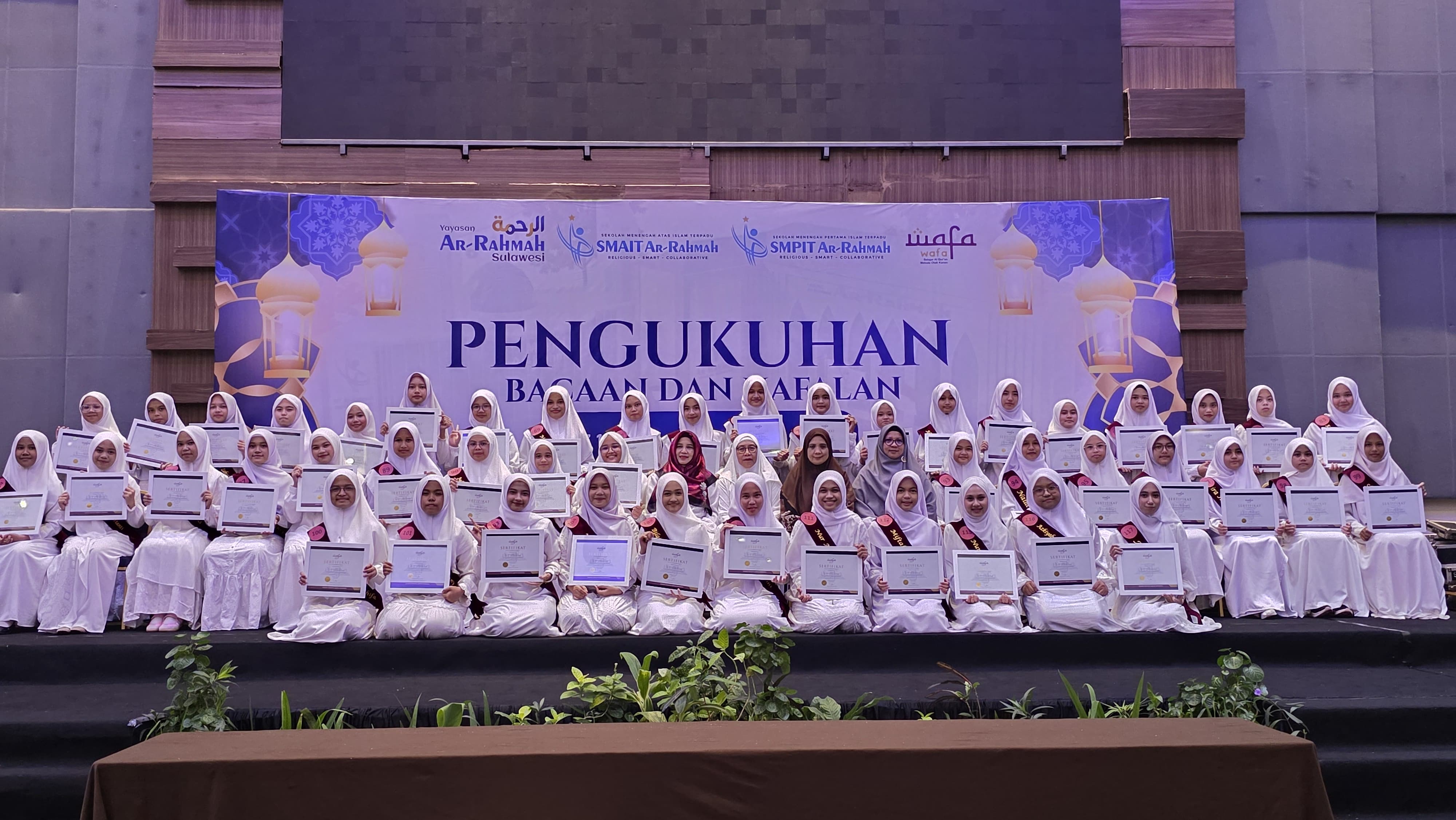 Berhasil Selesaikam Hafalan Quran, 223 Siswa SMPIT-SMAIT Ar-Rahmah Dikukuhkan