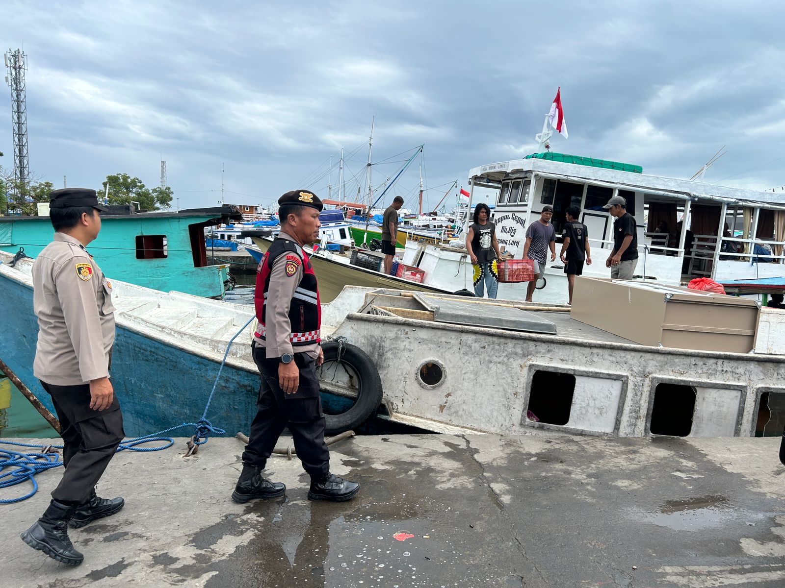 Aktivitas di Pelabuhan Paotere Dijaga Ketat, Polisi Sisir Dermaga hingga Area Bongkar Muat