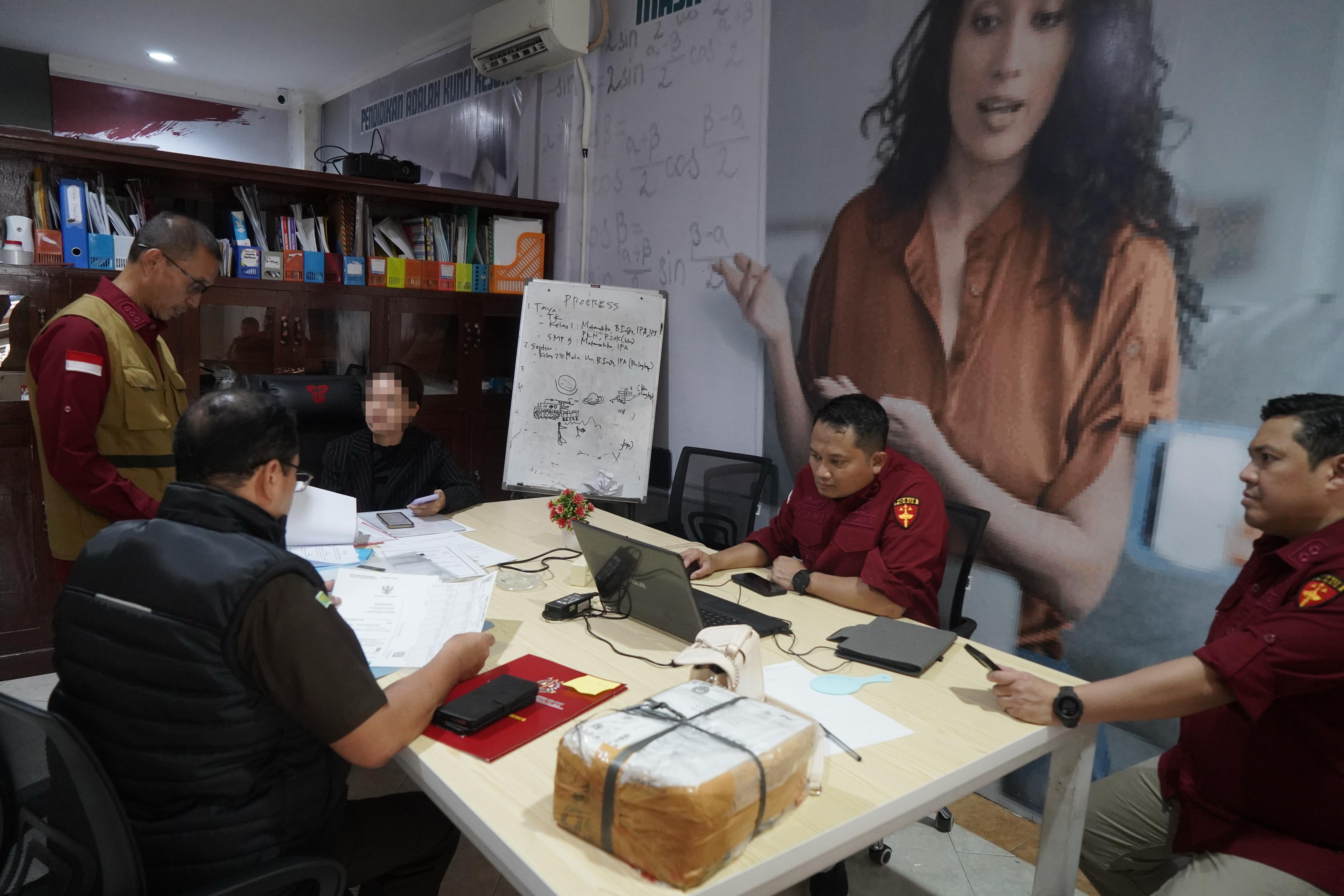 Usai Disdik Sulsel, Kejati Juga Geledah Kantor Penyedia Pengadaan Perpustakaan Digital
