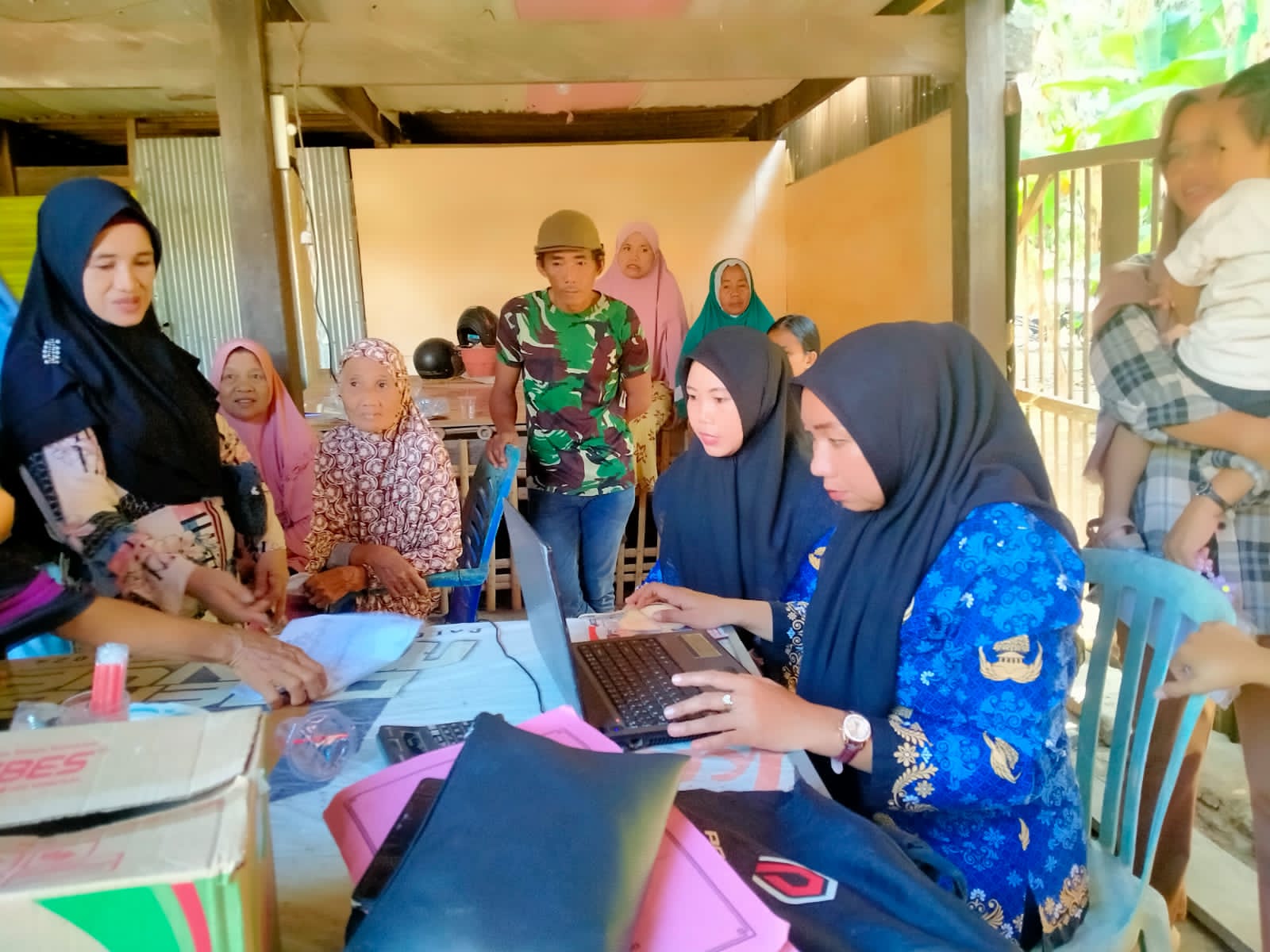 Warga Antusias Kunjungi Rumah Layanan Warga di Kelurahan Sombalabella