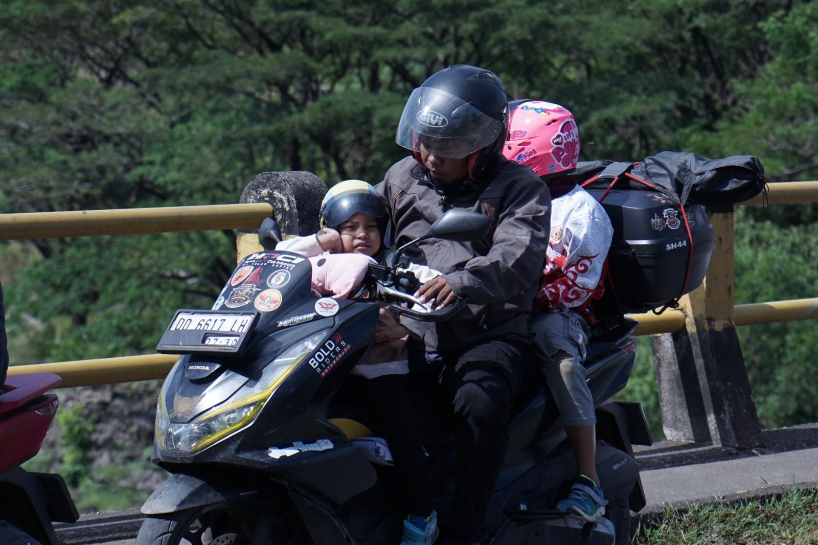 Liburan Sekolah Tiba, Asmo Sulsel Bagikan Tips #Cari_Aman Saat Membonceng Anak