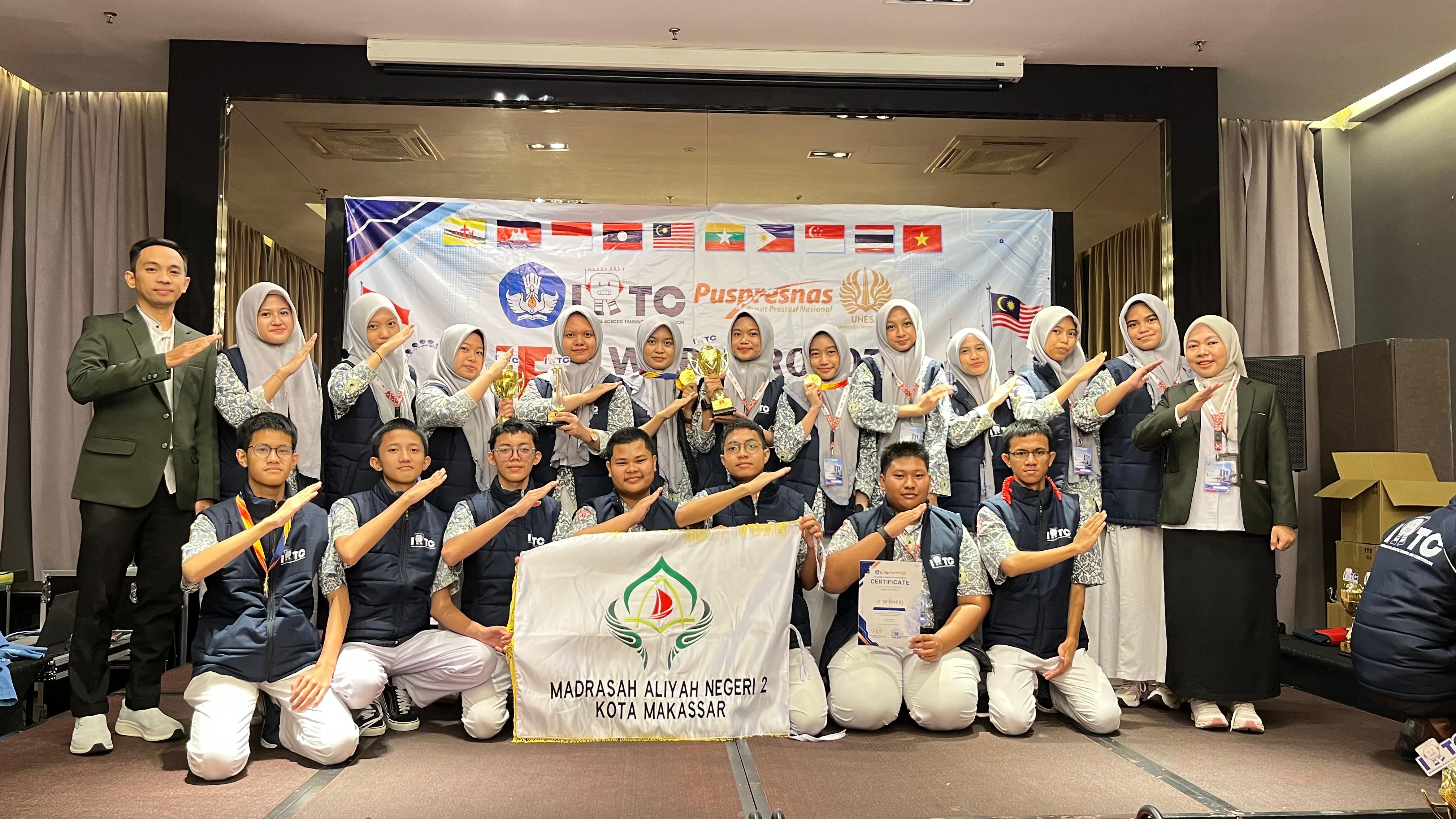 Tim Robotik MAN 2 Kota Makassar Raih Tiga Gelar Juara di Kuala Lumpur