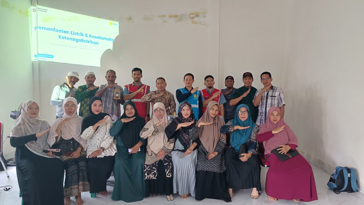 Dukung Kinerja PLN, PLN UIP3B Sulawesi Edukasi Warga Kolaka tentang Keselamatan Jaringan Transmisi