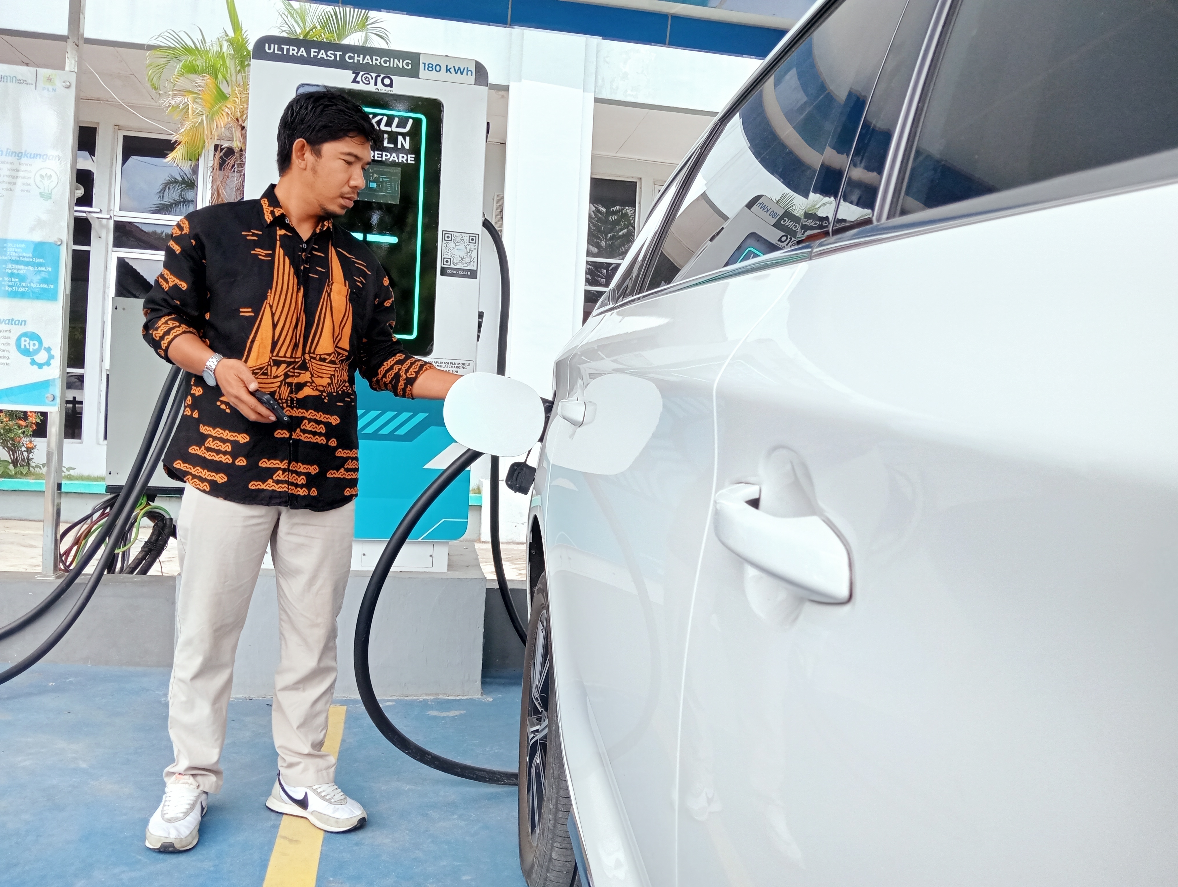Biaya Parepare ke Makassar cuma Rp50 Ribu, Ini Alasan Rudiansyah Beralih ke Mobil Listrik