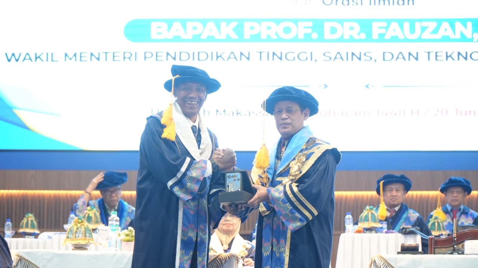 Di Hadapan 1.411 Wisudawan, Wamendiktisaintek Ajak Lulusan Unismuh Lebih Adaktif Terhadap Perubahan