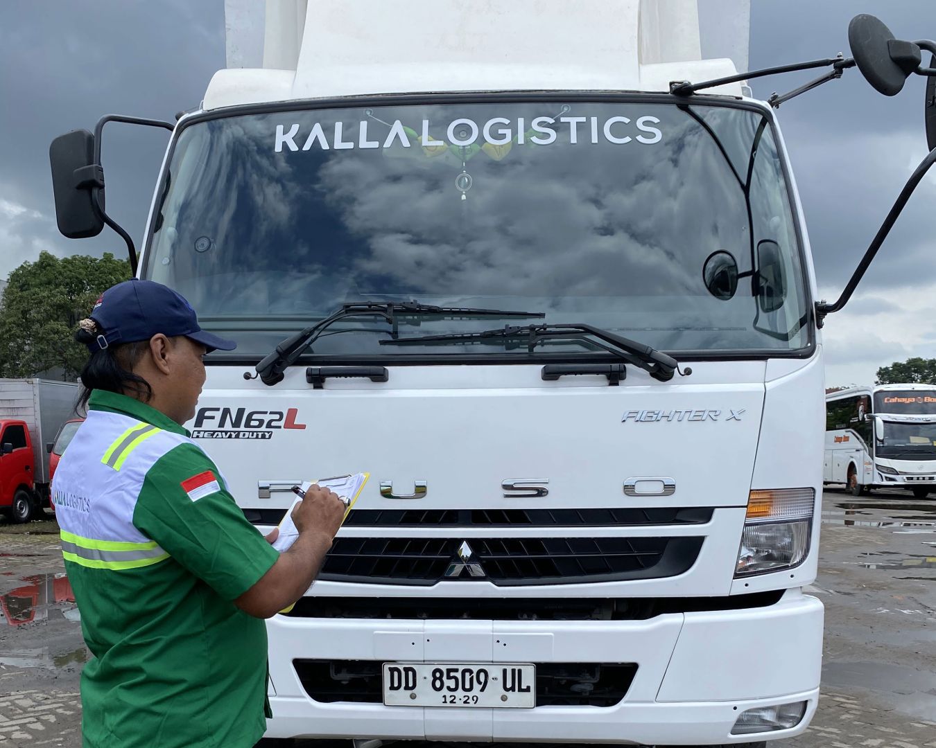 Kalla Logistics Perkuat Budaya Keselamatan Melalui Standar Operasional Transporter yang Komprehensif