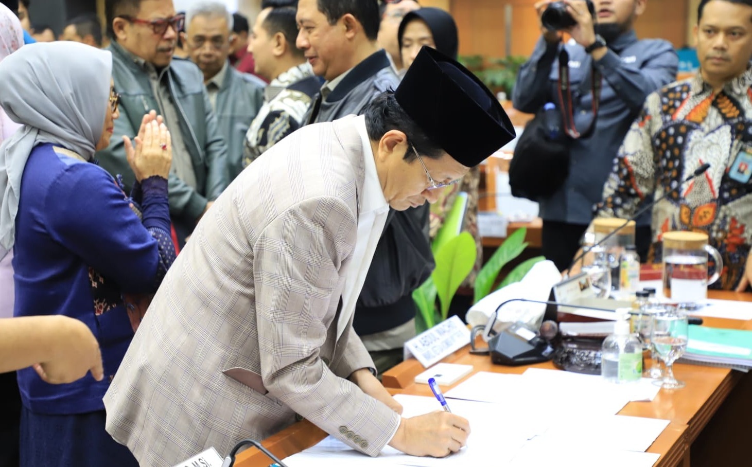 DPR Setujui Tambahan Anggaran Kemenag 2027 Rp41,8 Triliun untuk Pendidikan dan Guru