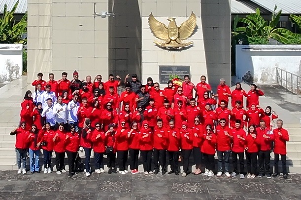 Bersih Makam, Tabur Bunga, dan Berbagi, Cara PDI Perjuangan Sulsel Memaknai Bulan Bung Karno