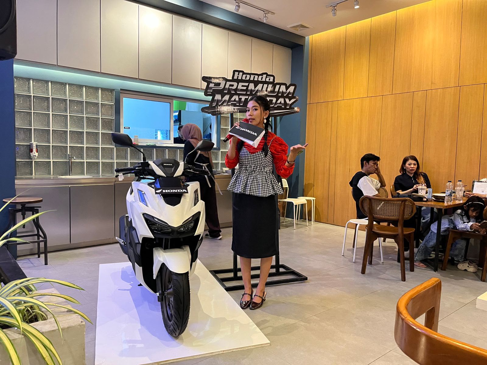 Asmo Sulsel Gelar Rangkaian Public Exhibition New Honda Vario Evo 160 di Sejumlah Cafe dari Sulawesi Selatan Hingga Ambon