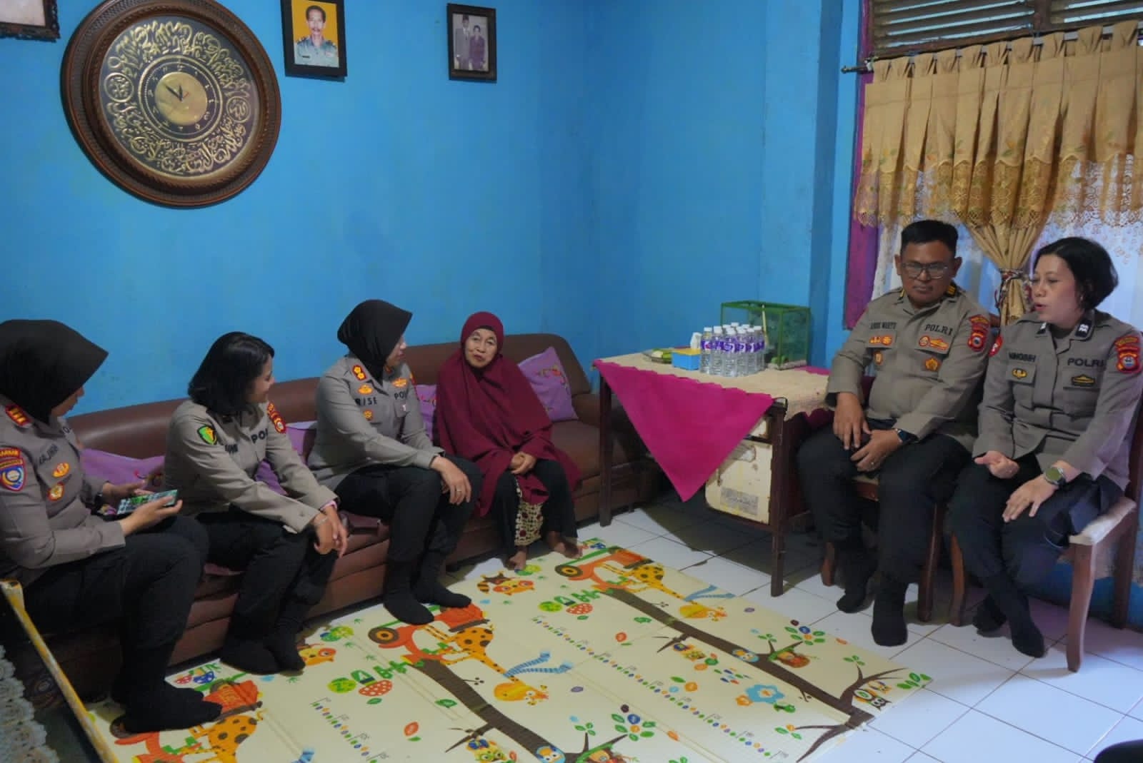 IMG-20260630-WA0051 Momentum HUT Bhayangkara ke-80, Polres Pelabuhan Makassar Hadir Berbagi Kepedulian kepada Warakawuri