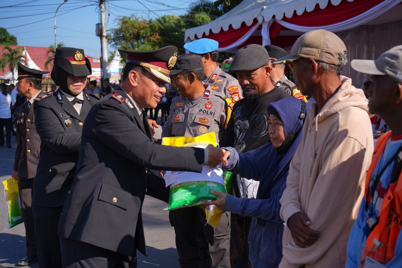 IMG-20260701-WA0097 Polres Pelabuhan Makassar Buktikan Komitmen "Polri untuk Masyarakat" dengan Berbagi Sembako