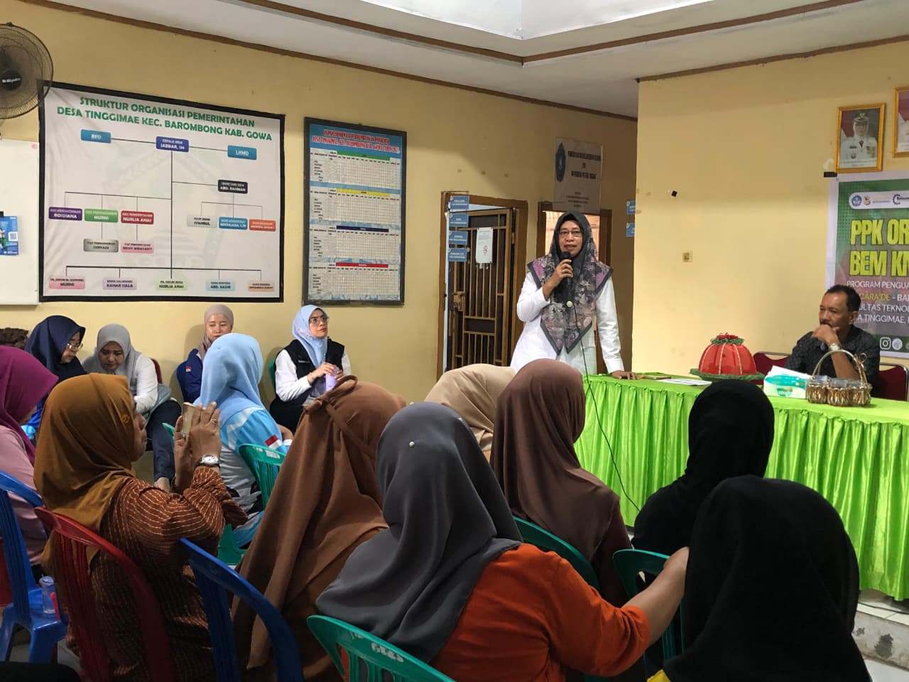 BEM KMF TP Unhas Latih Warga Desa Tinggimae Budidaya Ikan dan Greenhouse demi Ketahanan Pangan