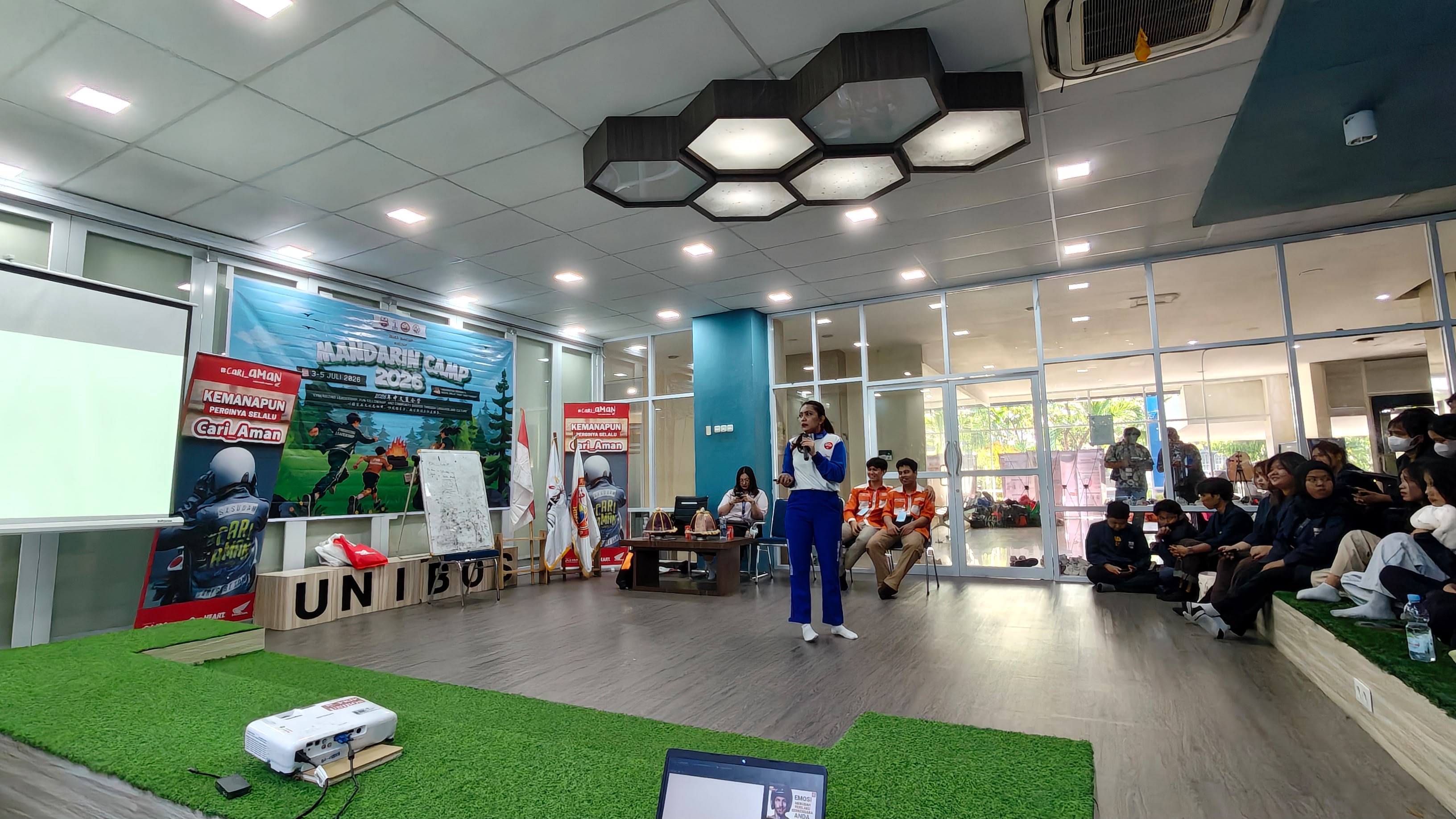 Asmo Sulsel Edukasi Mahasiswa Universitas Bosowa, Instruktur Safety Riding Wanita Berbagi Tips #Cari_Aman Asmo Sulsel Edukasi Mahasiswa Universitas Bosowa, Instruktur Safety Riding Wanita Berbagi Tips #Cari_Aman