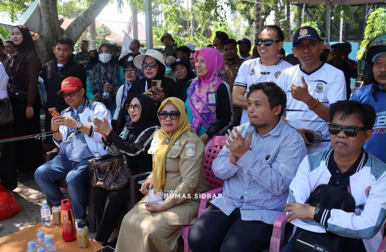 Wabup Sidrap Nurkanaah Puji Perjuangan Tim Voli PGRI Enrekang, Kawinkan Dua Gelar Juara