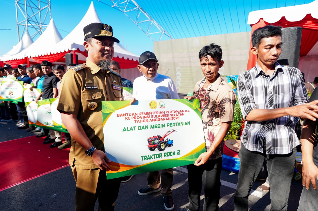 Gubernur Andi Sudirman Lepas Bantuan Pertanian Rp323 Miliar untuk 24 Kabupaten Kota di Sulsel