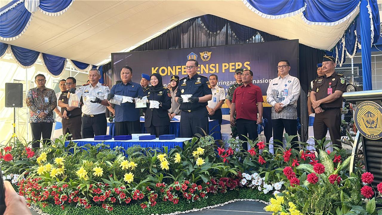 Bea Cukai Gagalkan Peredaran Sabu 1 Kg yang Disembunyikan di Paha Kurir Jaringan Internasional
