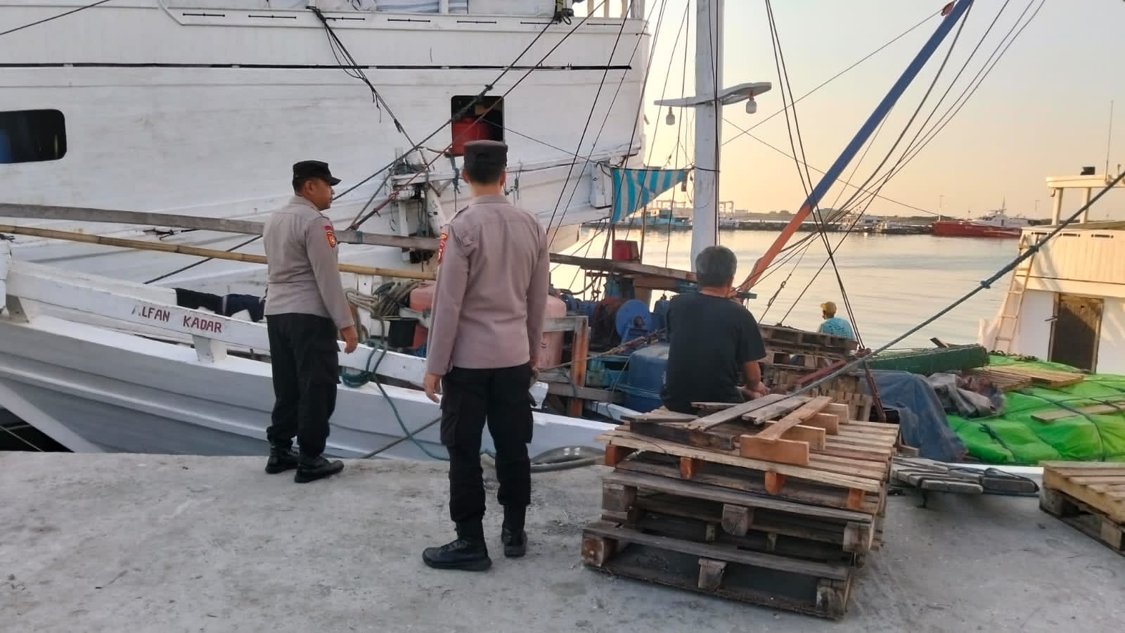 Polsek Paotere Intensifkan Patroli Dialogis, Jaga Aktivitas Pelabuhan Tetap Aman dan Kondusif