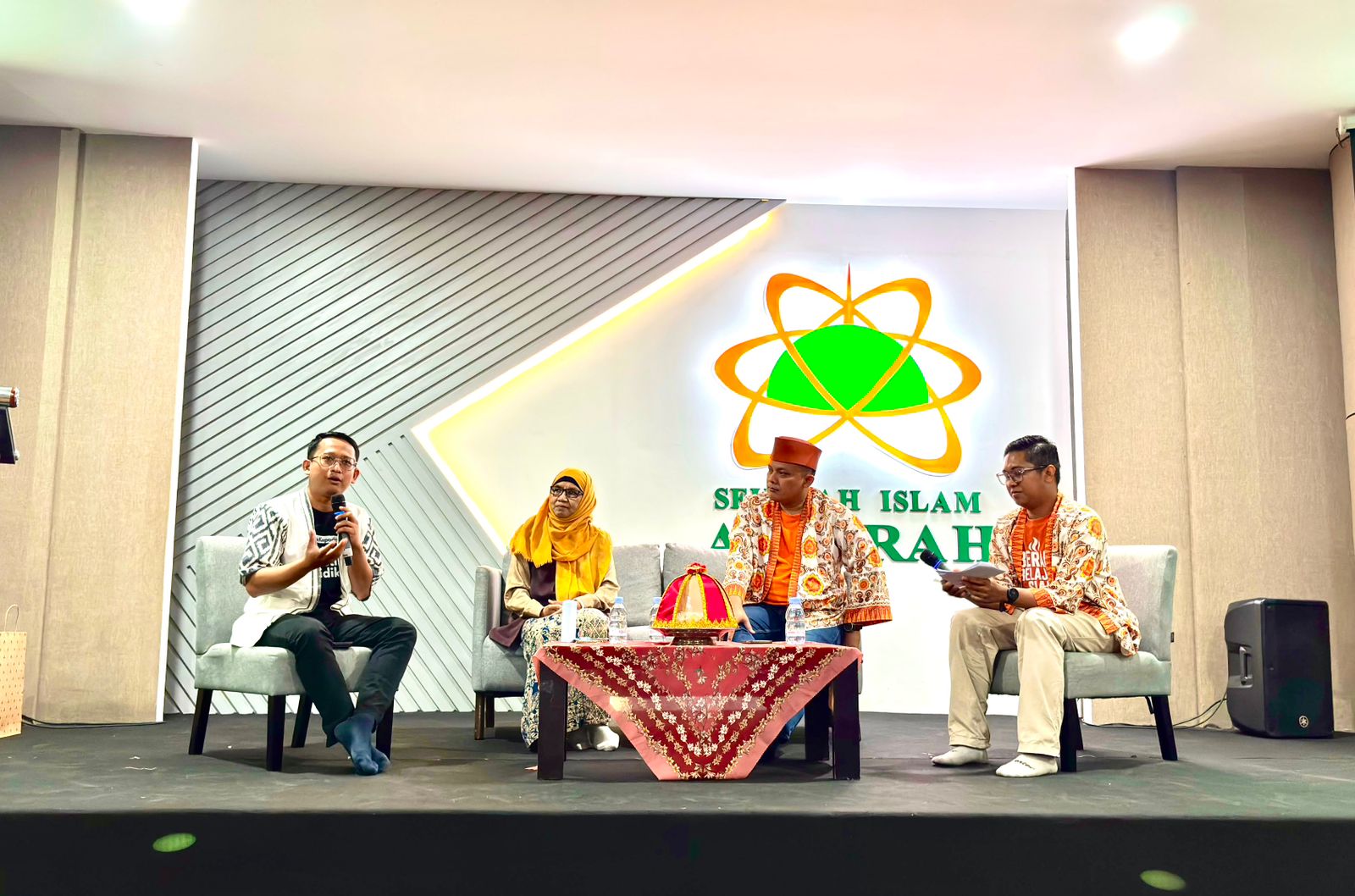 Temu Pendidik Nusantara XIII Makassar–Gowa Hadirkan Ruang Berbagi Praktik Baik Bersama bagi Ratusan Guru untuk Memperkuat Ekosistem Pendidikan Temu Pendidik Nusantara XIII Makassar–Gowa Hadirkan Ruang Berbagi Praktik Baik Bersama bagi Ratusan Guru untuk Memperkuat Ekosistem Pendidikan