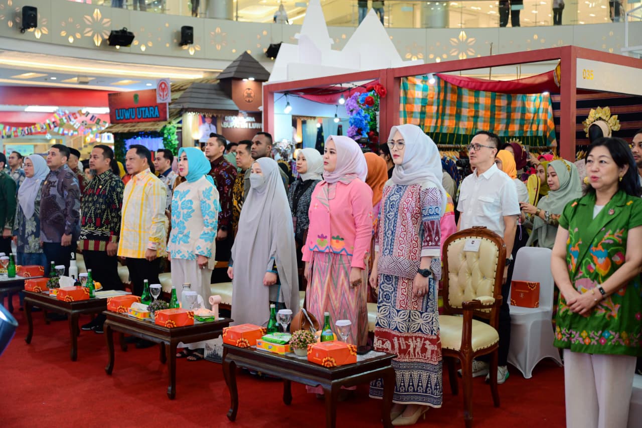 Keliling Stan Penutupan 46 Tahun Dekranas, Wagub Fatmawati Terkesan Produk Perajin Nusantara