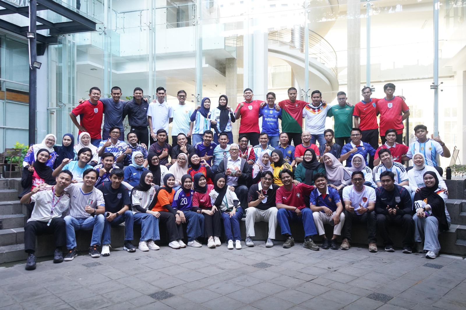 Loving Monday at KALLA, Perkuat Kolaborasi dan Sportivitas Insan Kalla