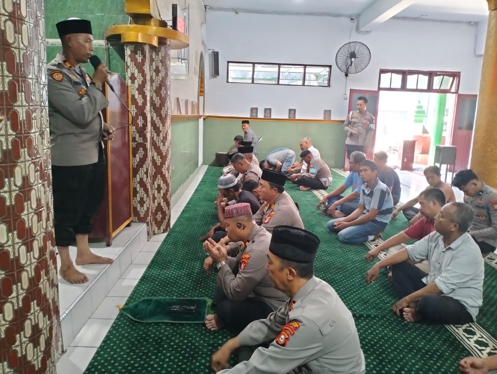 IMG-20260714-WA0098 Dari Masjid, Polres Pelabuhan Makassar dan Jajarannya Titip Pesan Kamtibmas kepada Warga