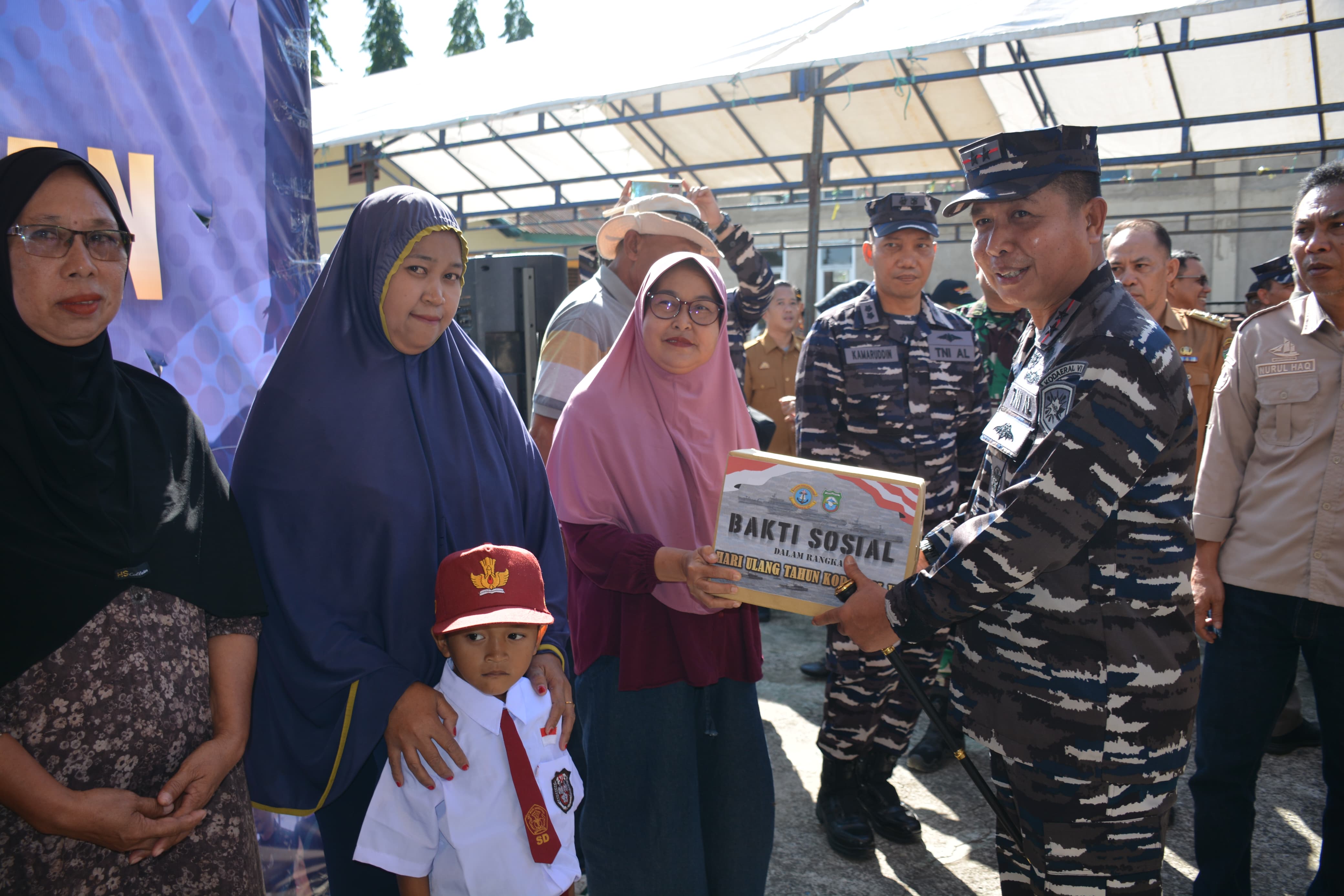 HUT KodaeralVI Tahun 2026, TNI AL Kodaeral VI Gelar Bakti Sosial dan Kesehatan di Pangkep
