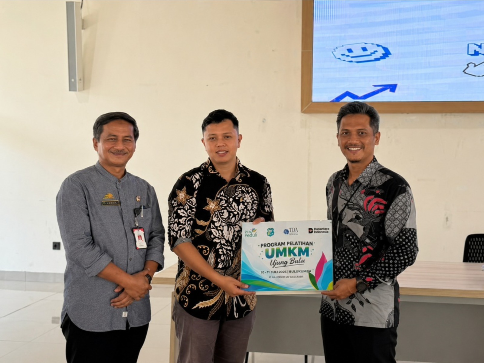 Melalui Program TJSL Workshop UMKM Naik Kelas, PLN UID Sulselrabar Dukung Pengembangan UMKM Berdaya Saing di Kabupaten Bulukumba
