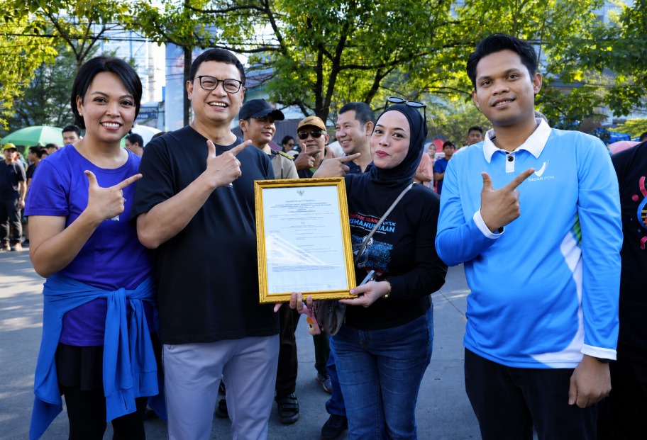 Loka POM di Kab. Bone Dampingi Pelaku Usaha Raih Sertifikat Pemenuhan Aspek CPOBAB Secara Bertahap