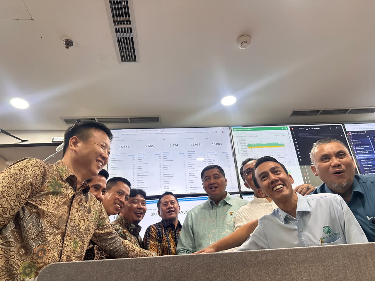 Hadiri Peresmian Kantor BP Tapera, Menteri PKP Tantang REI Sulsel Jadi Tuan Rumah Akad Massal Nasional