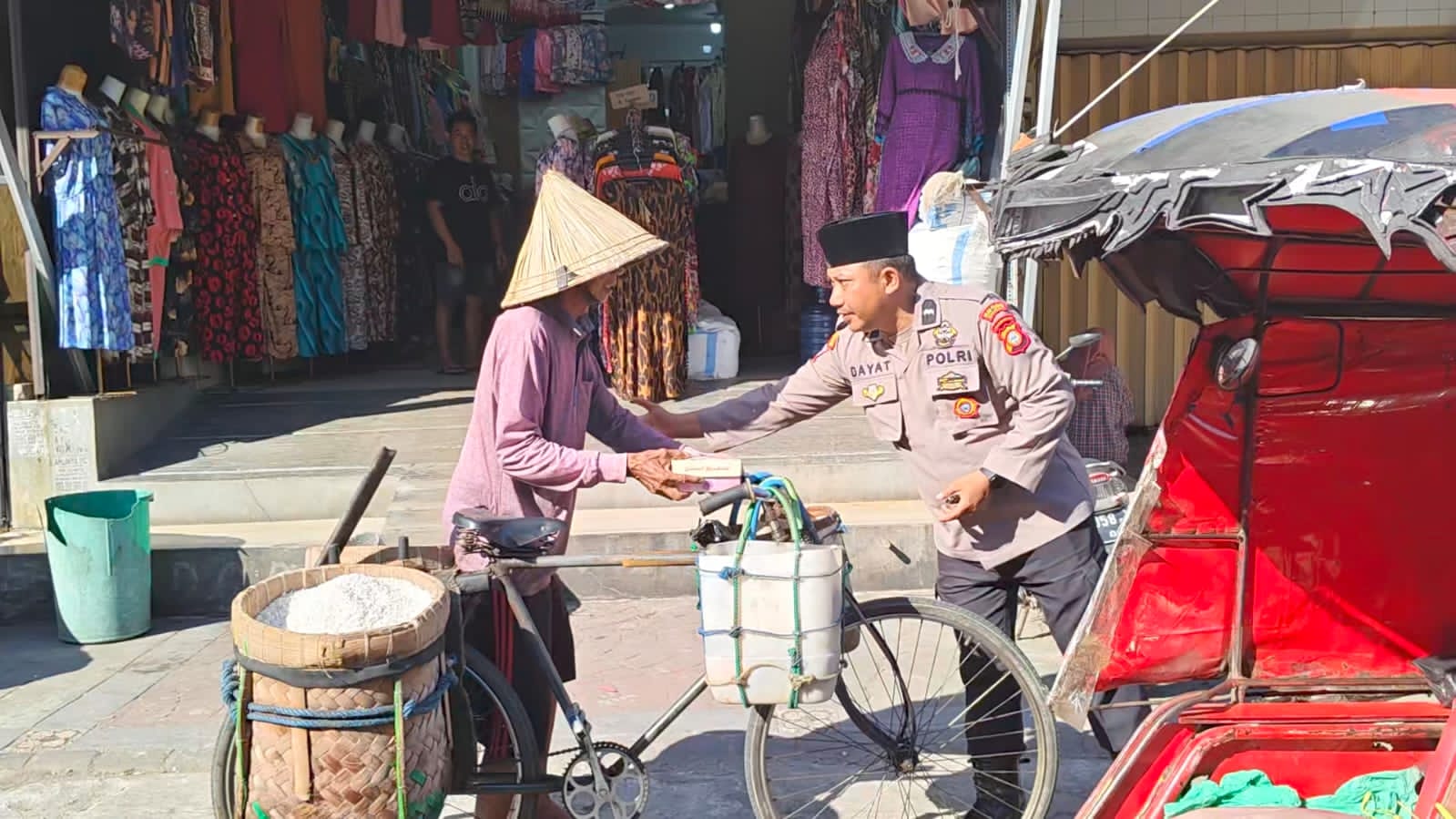 Aksi Nyata Polres Pelabuhan Makassar, Berbagi Rezeki untuk Masyarakat