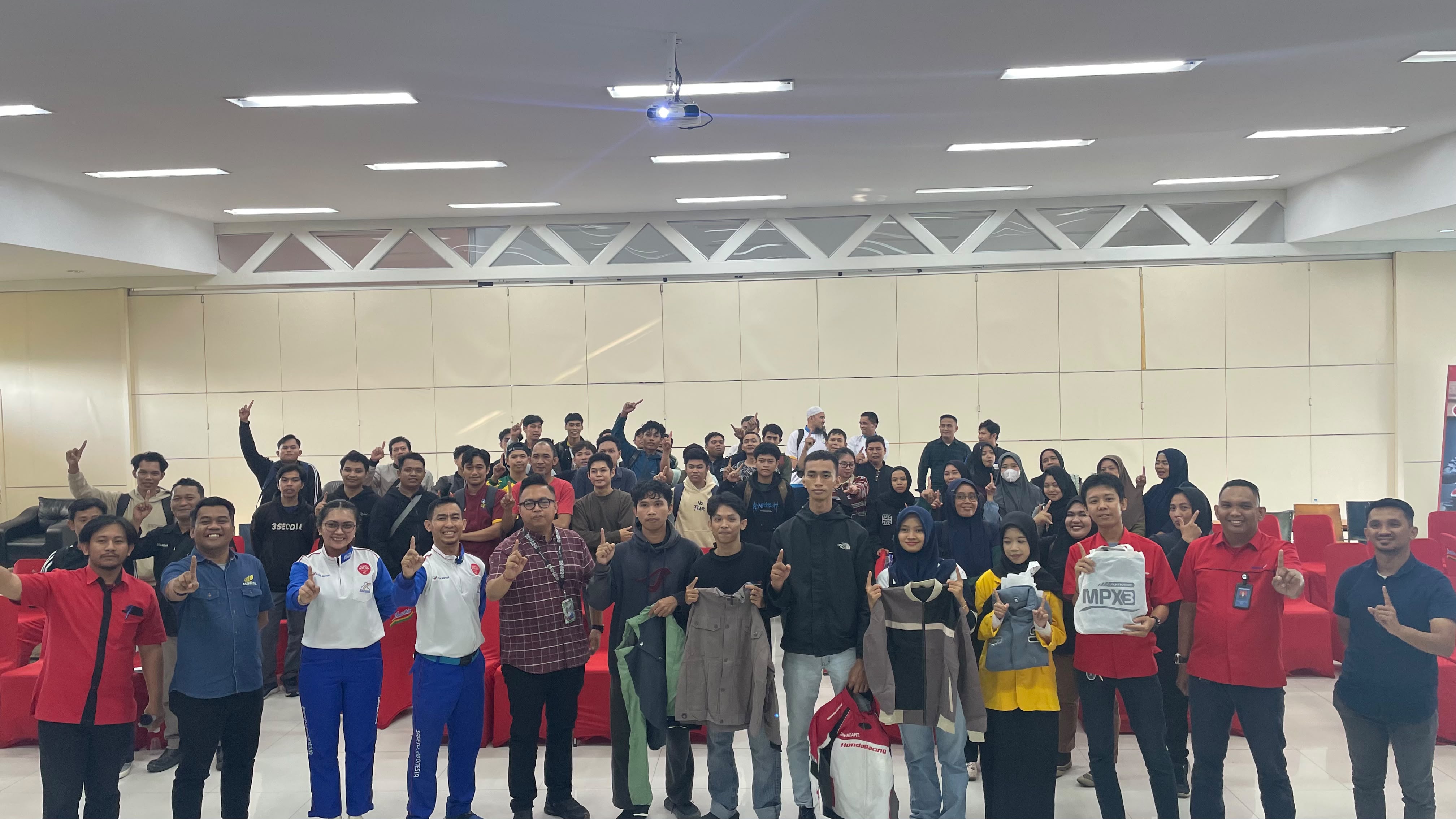 Asmo Sulsel Hadirkan Company Visit ke Indofood, Perkenalkan Layanan Group Customer Honda Hingga Edukasi Safety Riding