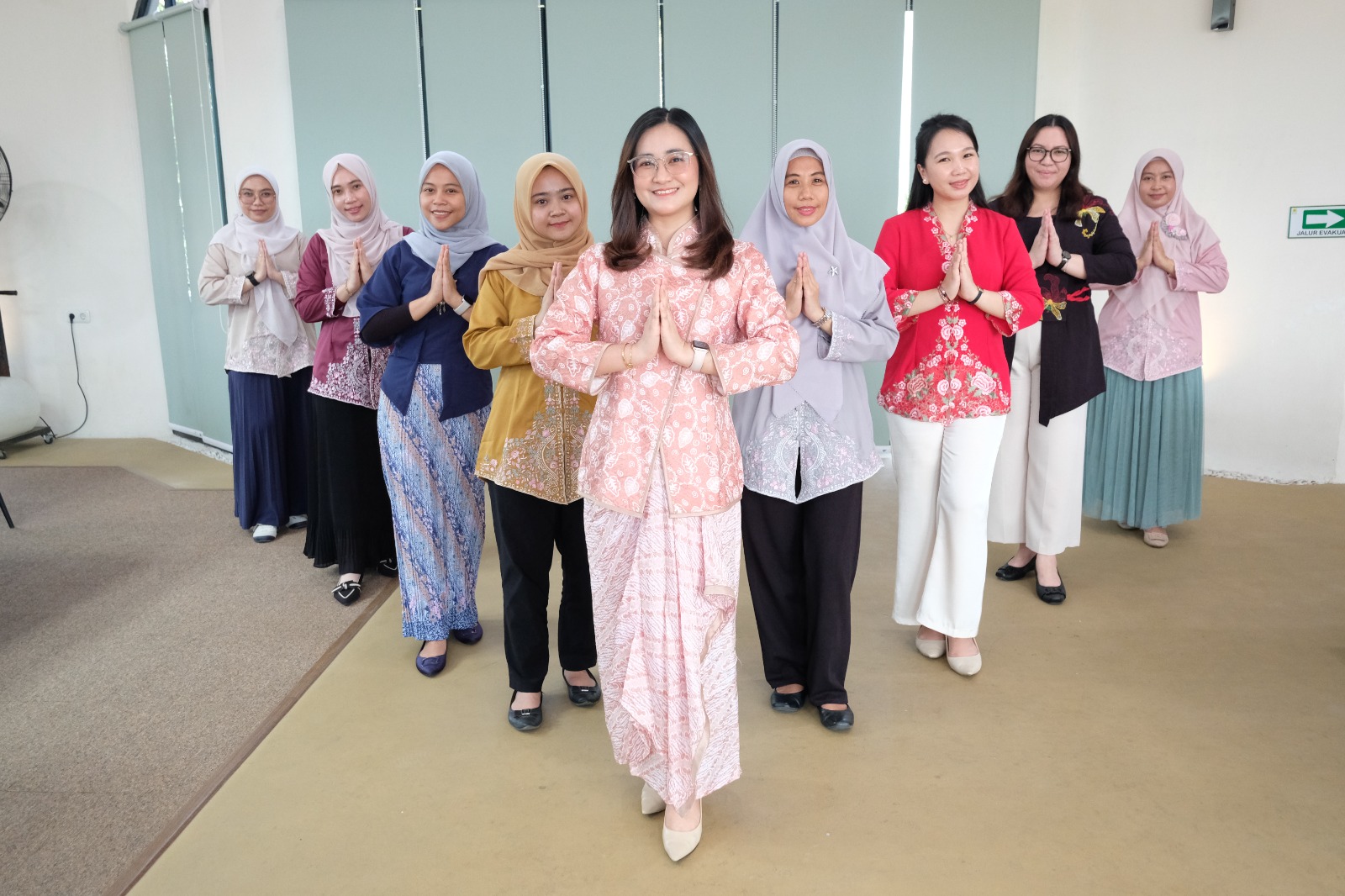 Memperingati Hari Kebaya Nasional, Srikandi PLN UIP Sulawesi Lestarikan Budaya di Tengah Semangat Membangun Infrastruktur Ketenagalistrikan