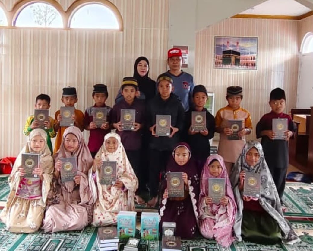 Gowata Sakti Motor Bersama Honda ADV Chapter Gowa Gelar Aksi Sosial, Salurkan Al-Qur'an dan Buku Ibadah untuk Masyarakat