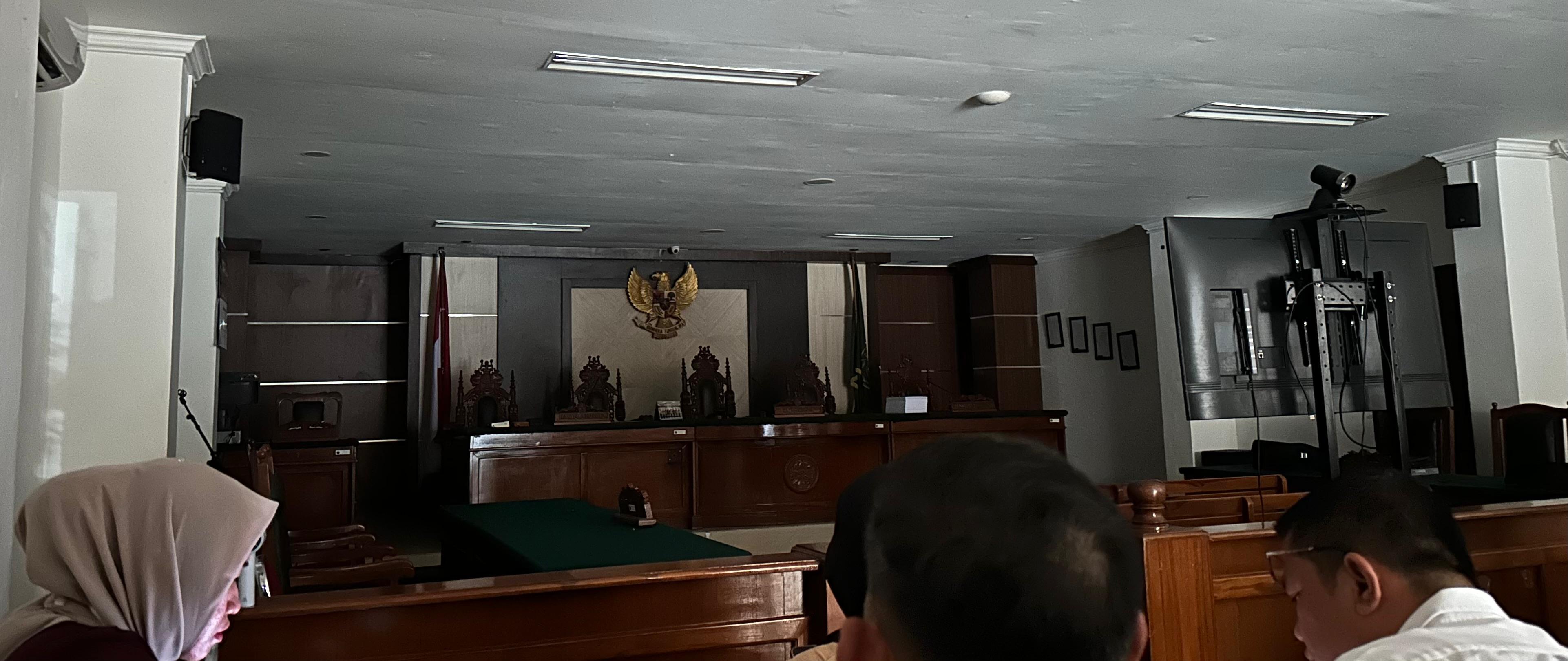 IMG-20260729-WA0042 Sidang Perdana Terdakwa Dugaan Korupsi Nanas di PN Makassar Diundur Akibat Mati Lampu