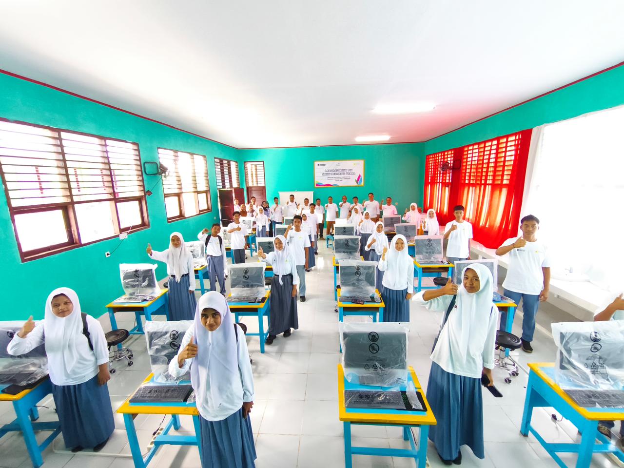 Dukungan PLN UIP Sulawesi Tingkatkan Akses Pendidikan di SMKN 1 Konawe Utara