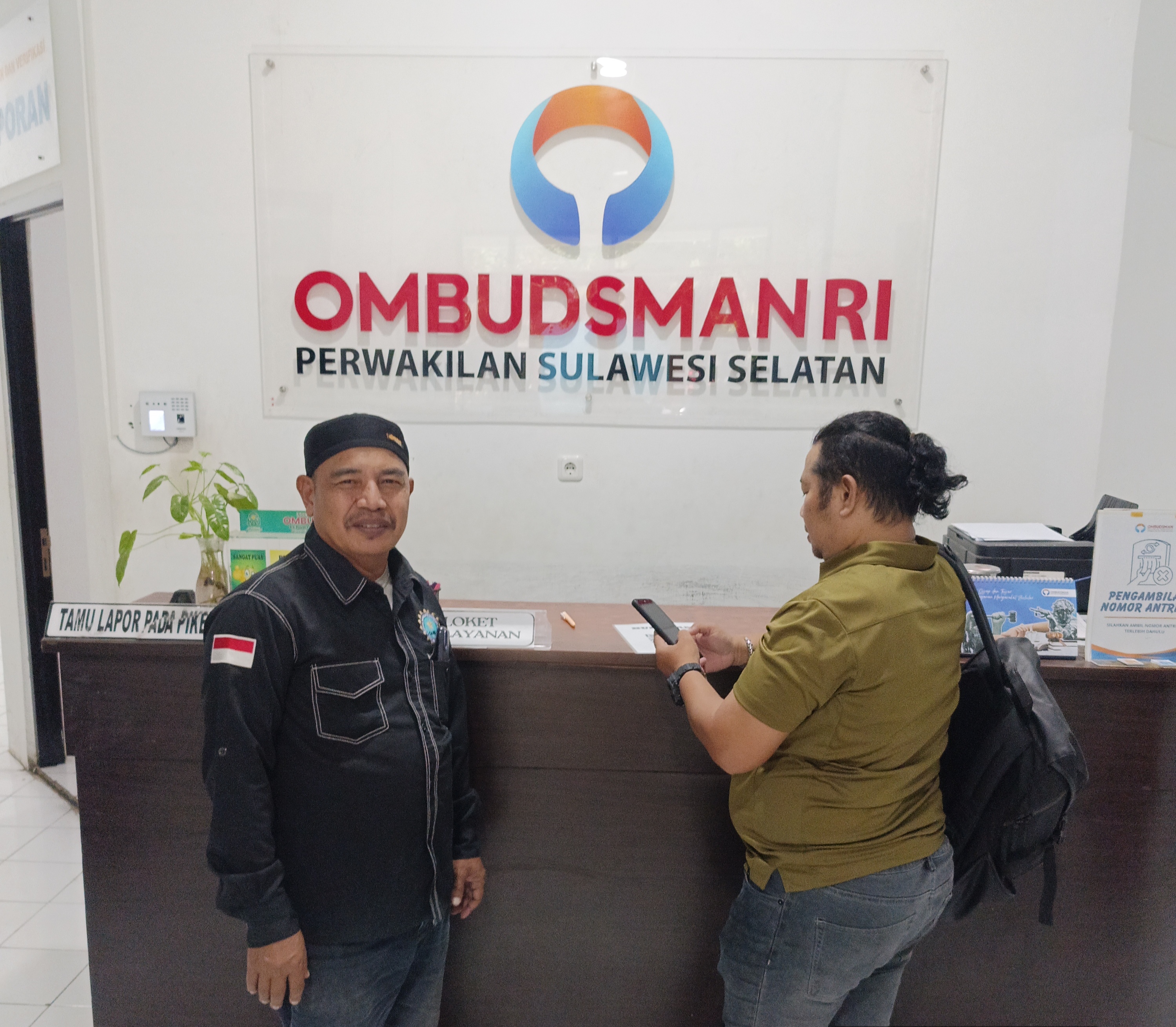 Warga Manggala Datangi BPN Makassar, Tuntut Pembukaan Blokir SHM Pasca Putusan MA Warga Manggala Datangi BPN Makassar, Tuntut Pembukaan Blokir SHM Pasca Putusan MA