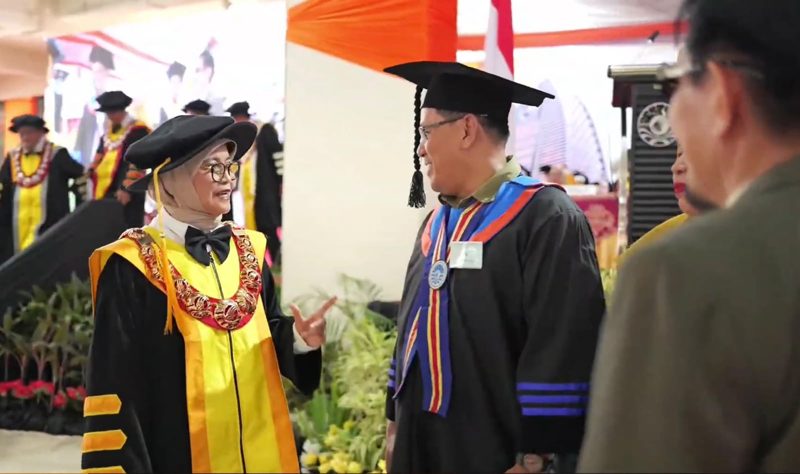 UNM Wisuda 1.065 Lulusan, 71,74 Persen Raih Predikat Cumlaude